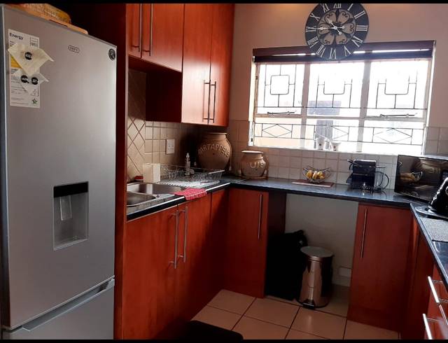 3 BEDROOM TOWNHOUSE RENTED IN SOUTH END